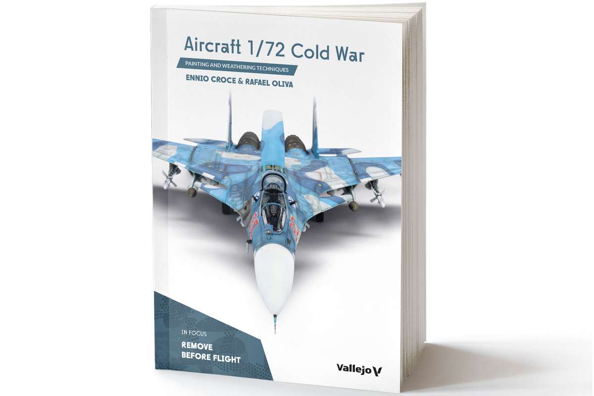 Book: Aircraft 1/72 Cold War, 136 pages
