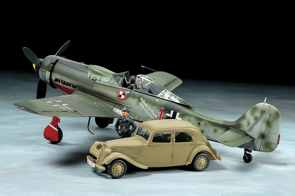 1/48 Focke-Wulf Fw190 D-9 JV44 & Citroën Traction 