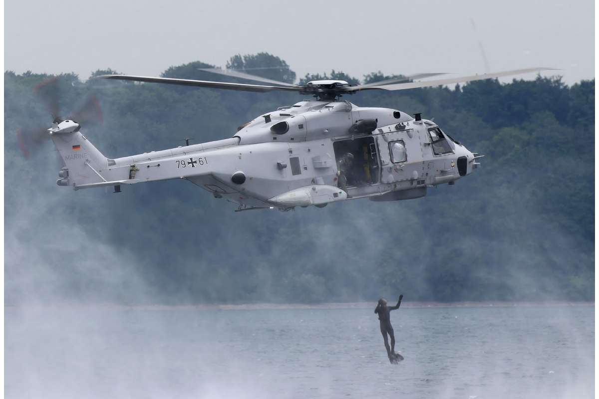 Model Set NH90 NFH 'Navy' 1:72