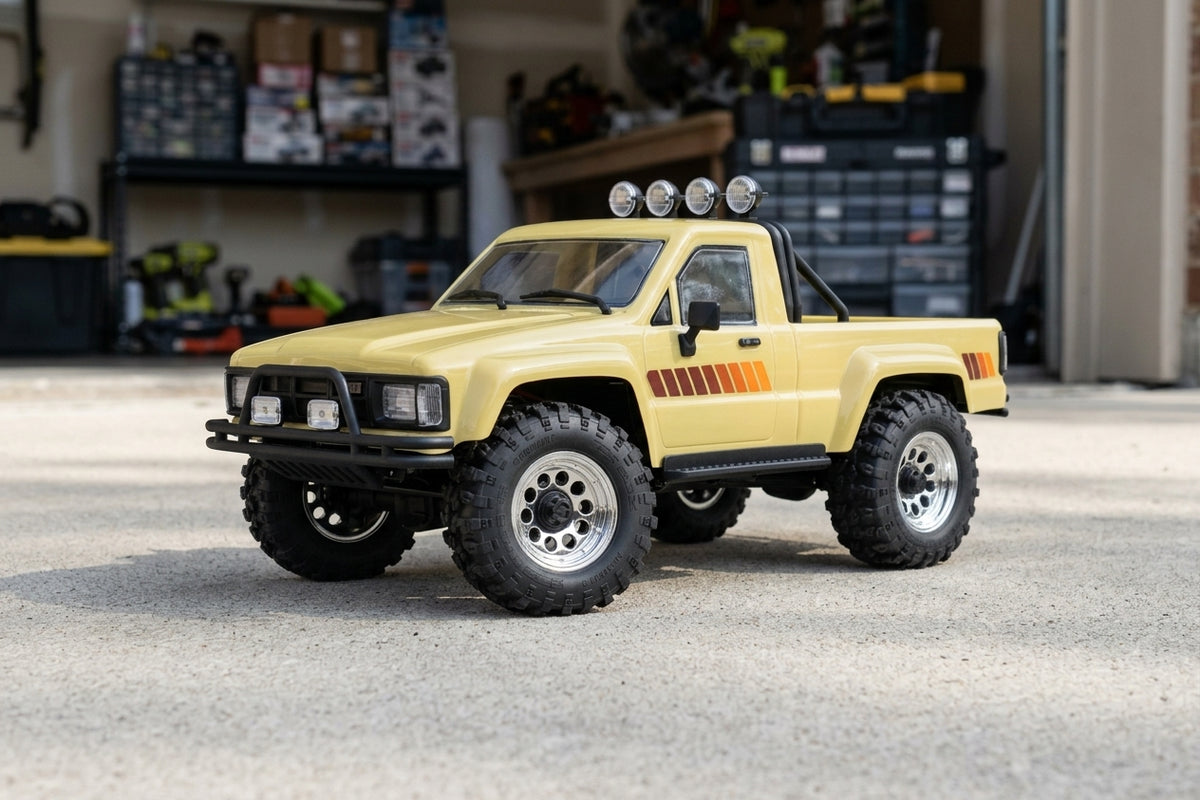 Venture18 Flux 1985 Toyota Hilux SR5 - Creme (T)
